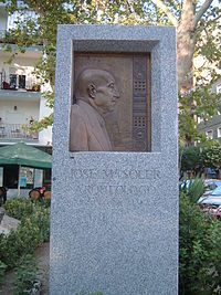 Monumento a Jose María Soler en Villena